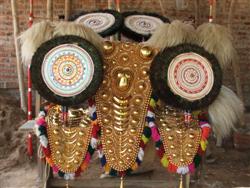 Aanachamayam on display at Tattamangalam Mannathukkavu in conection with the UTHRAM VILAKKU 2006