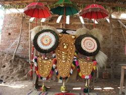 Aanachamayam on display at Tattamangalam Mannathukkavu in conection with the UTHRAM VILAKKU 2006